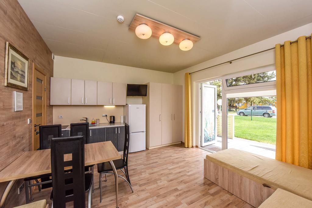 Apartamentai Trys Pusys Šventoji エクステリア 写真