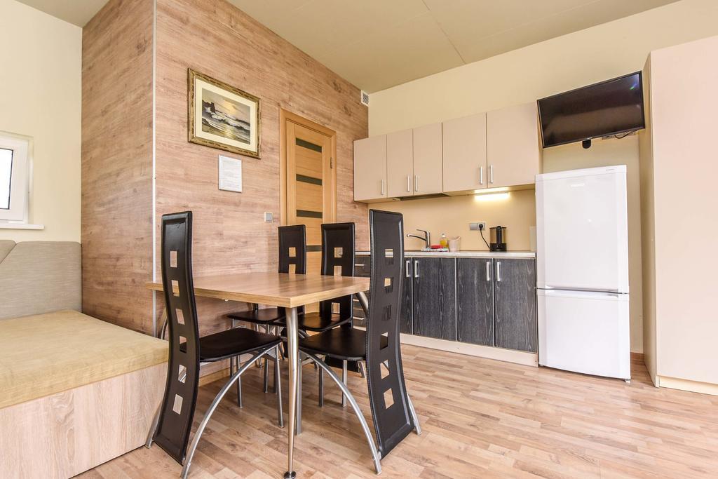 Apartamentai Trys Pusys Šventoji エクステリア 写真